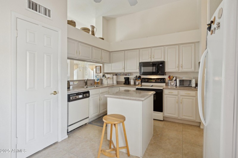 12-web-or-mls-9125-e-captain-dreyfus-ave