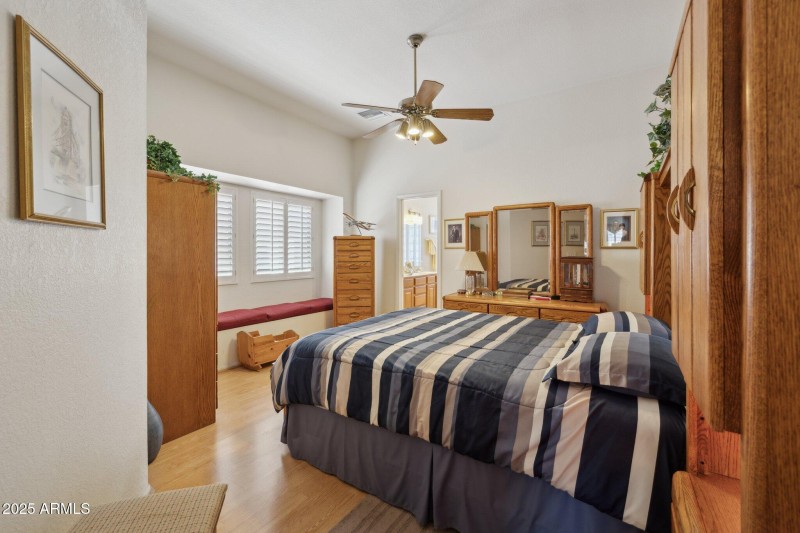13-web-or-mls-9125-e-captain-dreyfus-ave
