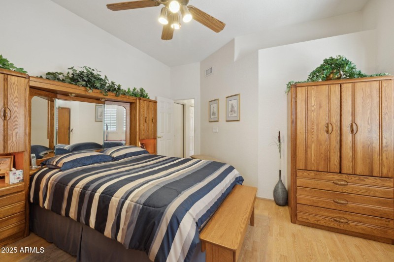 14-web-or-mls-9125-e-captain-dreyfus-ave