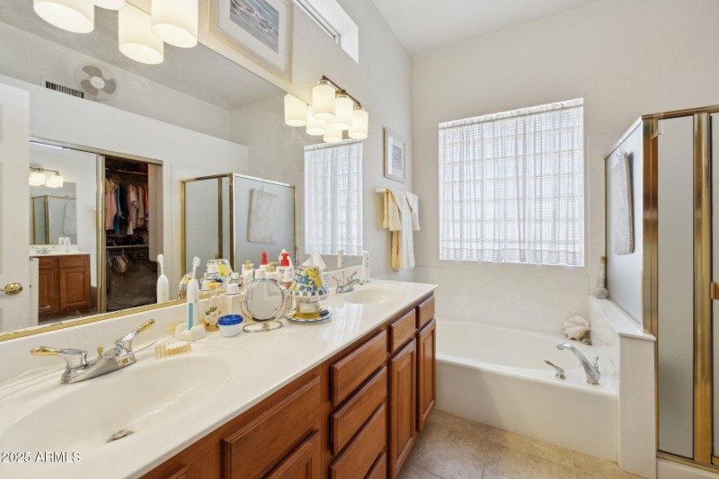 15-web-or-mls-9125-e-captain-dreyfus-ave