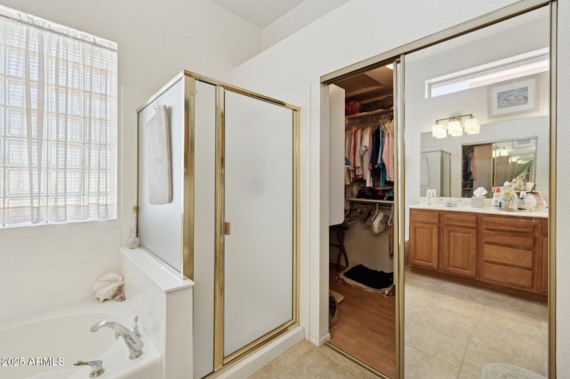 16-web-or-mls-9125-e-captain-dreyfus-ave