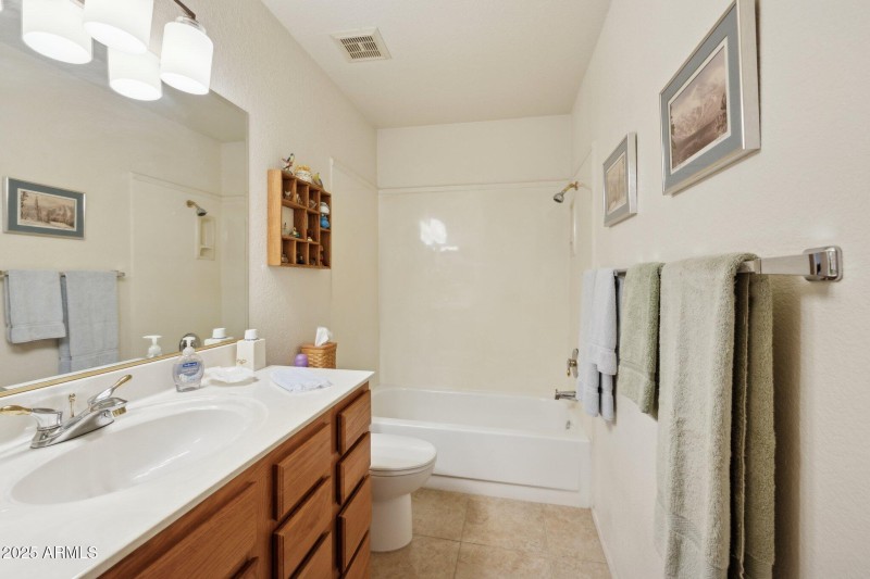 18-web-or-mls-9125-e-captain-dreyfus-ave