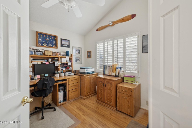 19-web-or-mls-9125-e-captain-dreyfus-ave