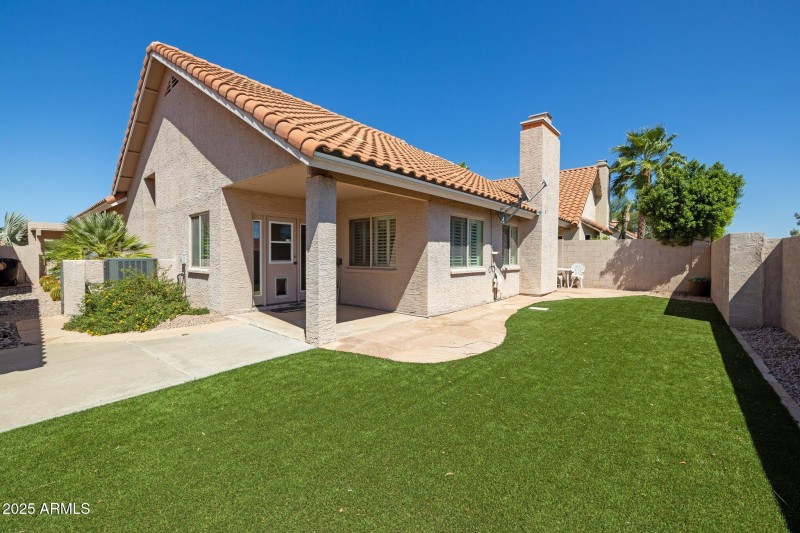 21-web-or-mls-9125-e-captain-dreyfus-ave