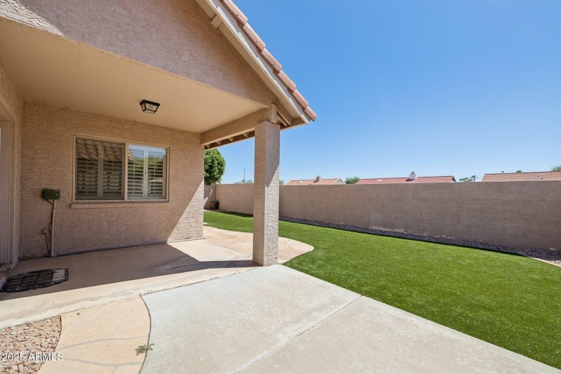 23-web-or-mls-9125-e-captain-dreyfus-ave