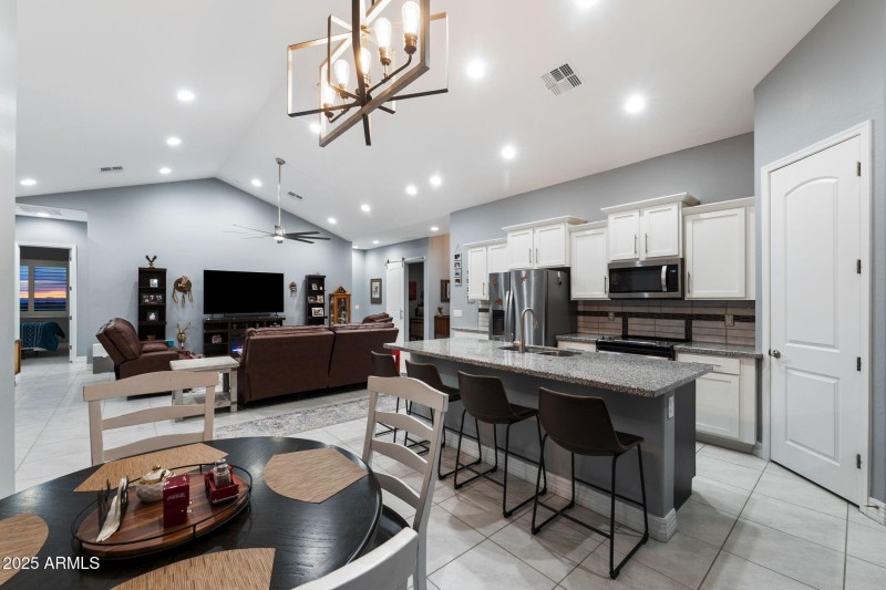 019__3350 N Val Vista Rd