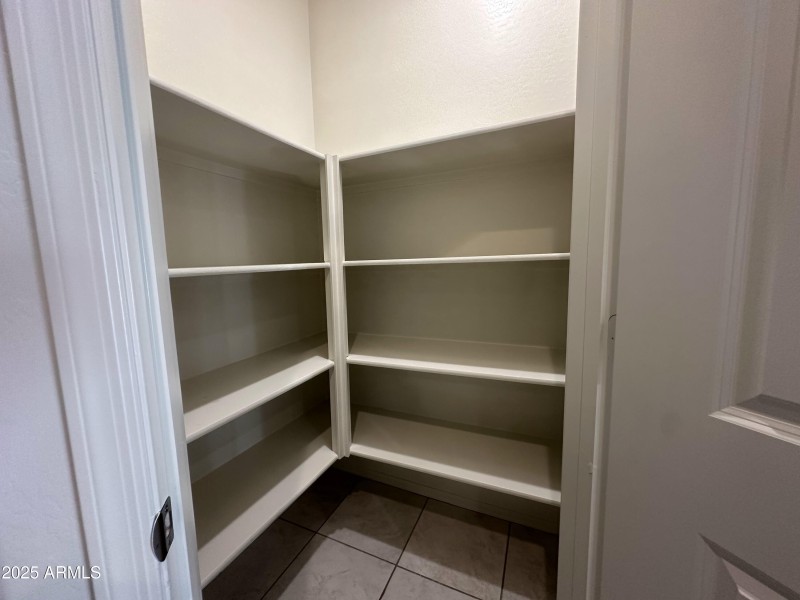 Palo Cedro - Pantry