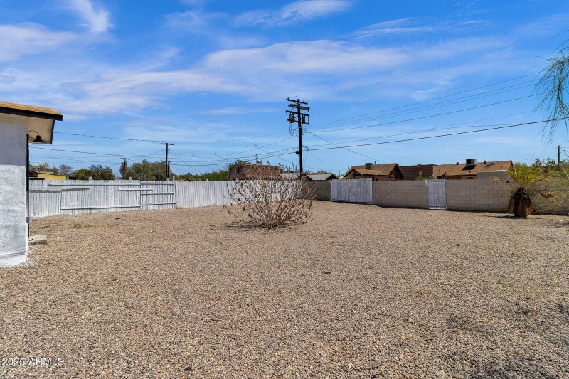 47-web-or-mls-325-n-17th-dr-a-b-c