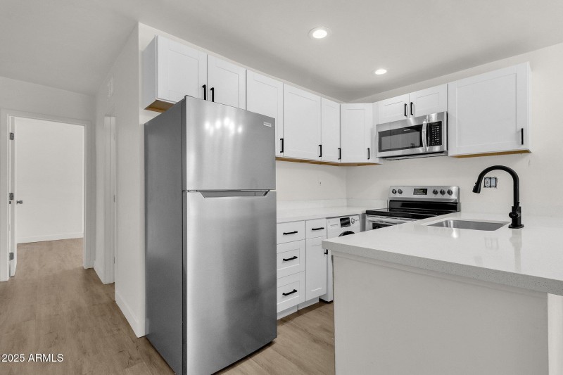 32-web-or-mls-325-n-17th-dr-a-b-c