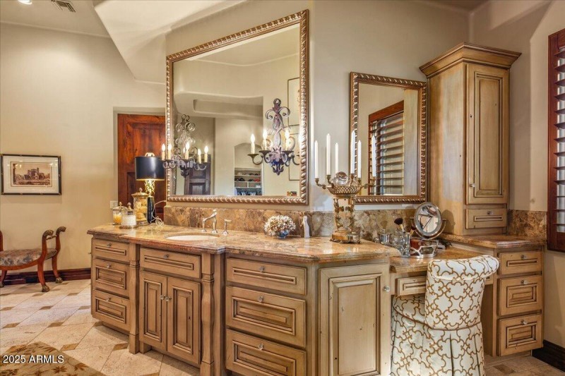 Primary Bath ~ Vanities