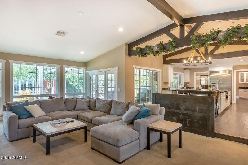 09_12140_N_76th_Ct__09_mls