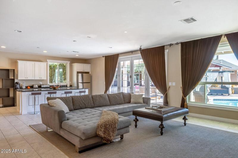 60_12140_N_76th_Ct__60_mls