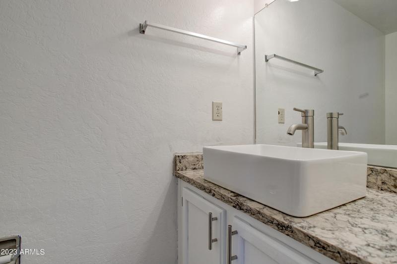 2215 W Agusta ave phx 103-17