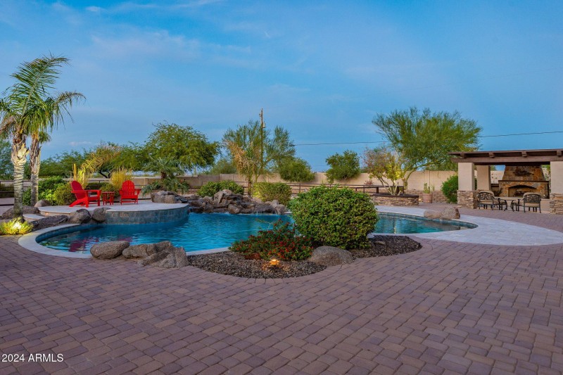 146-web-or-mls-Hombre-twilight-25