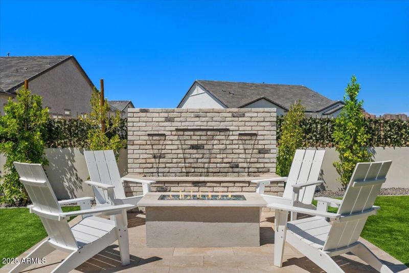 061-Backyard water feature