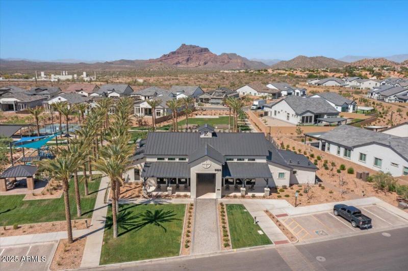 096-Aerial community pool