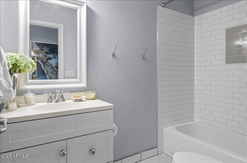 14-6520 E Osborn Rd 14