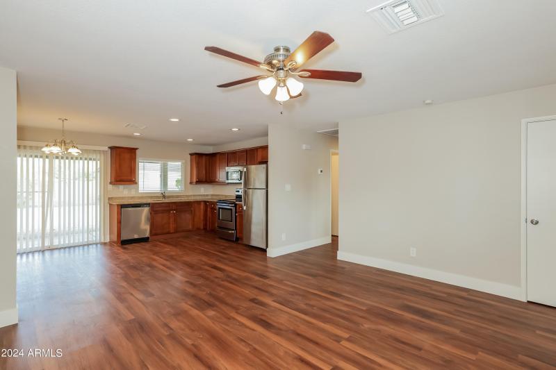 017-photo-living-room-12090842