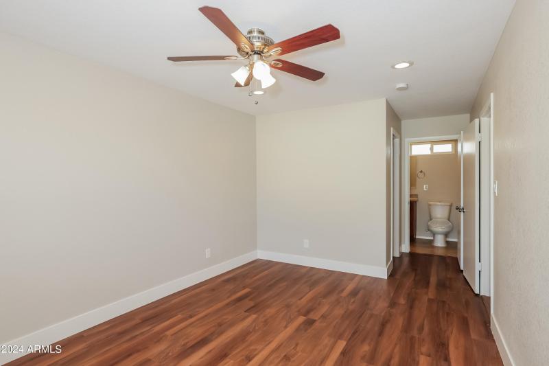 022-photo-primary-bedroom-12091130