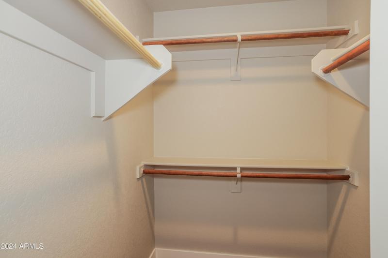 024-photo-walk-in-closet-12090835