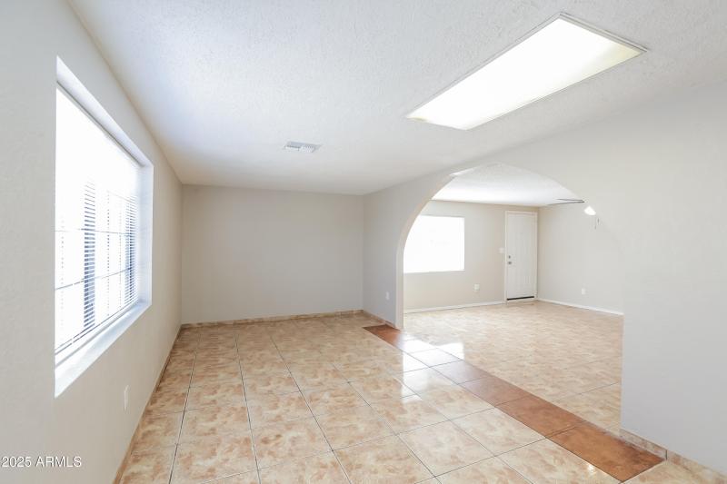 003-photo-living-room-10272347