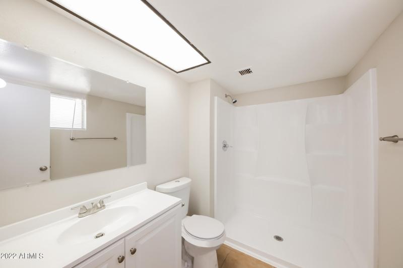 010-photo-primary-bathroom-10999259