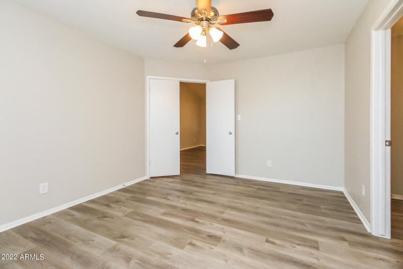 009-photo-primary-bedroom-11595969