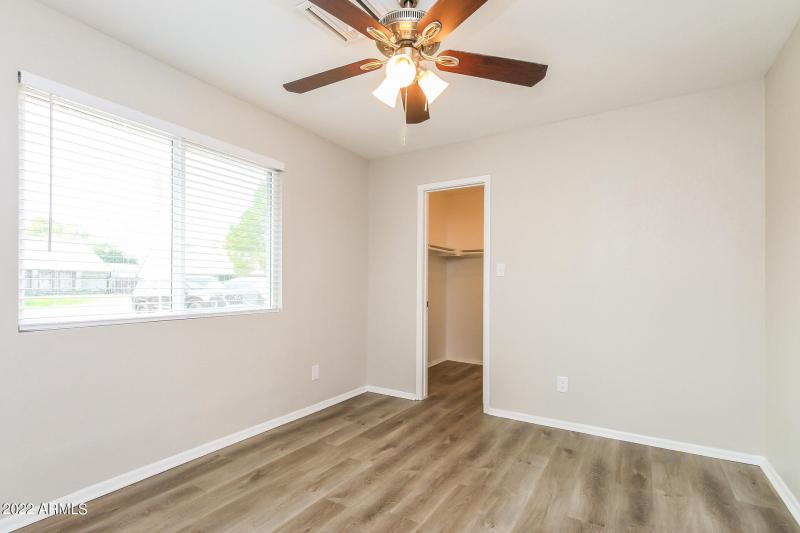 013-photo-bedroom-11595972