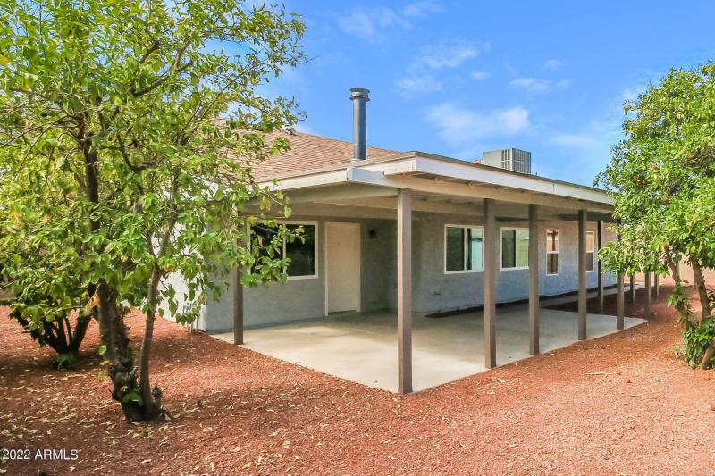 015-photo-rear-view-11595974