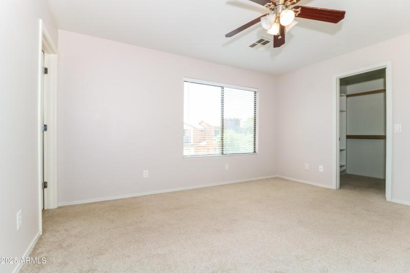 010-photo-master-bedroom-8343340