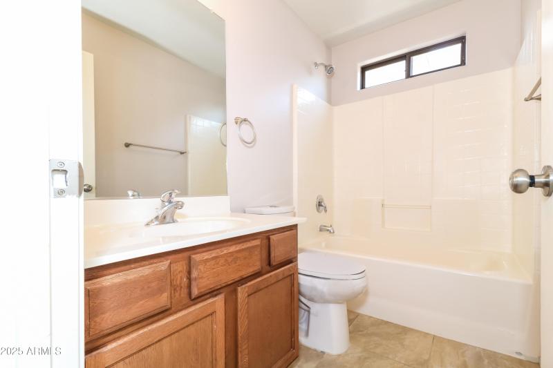 013-photo-master-bathroom-8343339