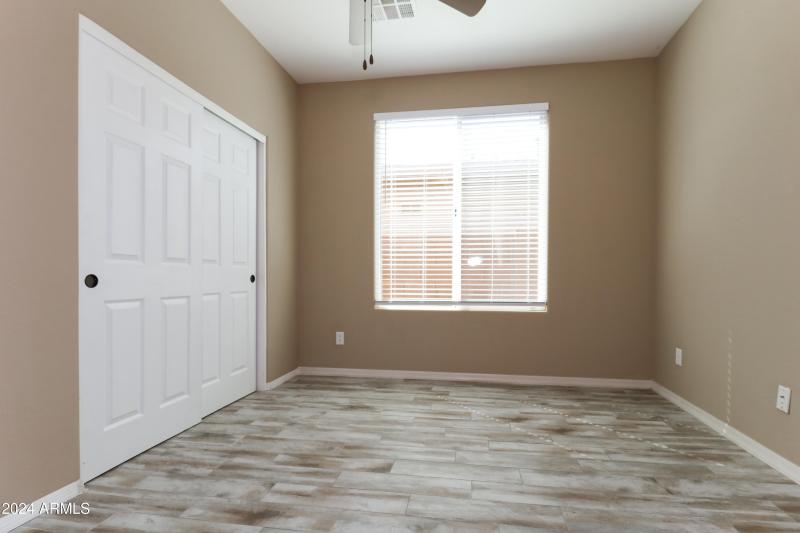 011-photo-bedroom-11029944