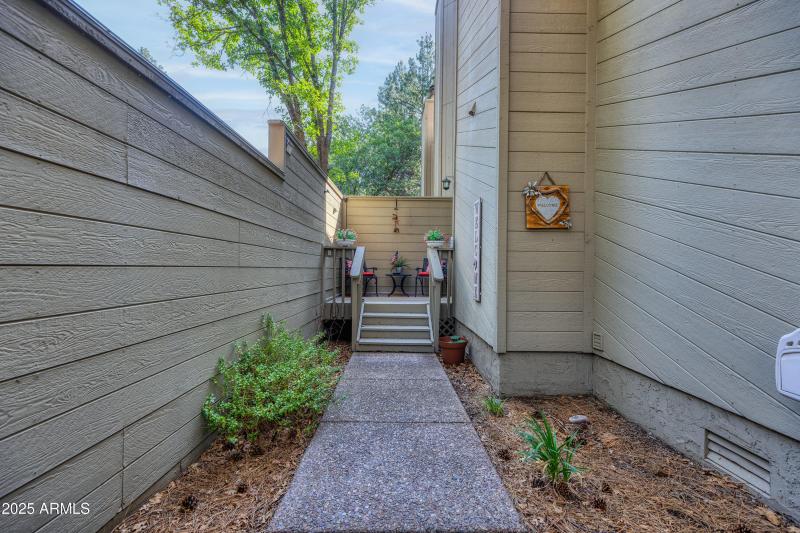 009_photo9_3723_crown_dancer_dr._pt_kari