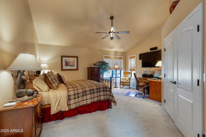 034_photo34_3723_crown_dancer_dr._pt_kar