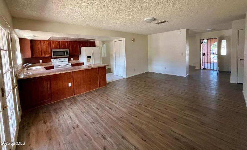 1300 buckhorn inside 2