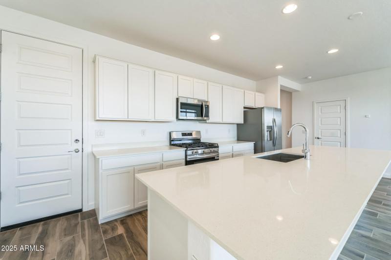 23_10103_E_Ulysses_Ave_Mesa_AZ_85212_USA