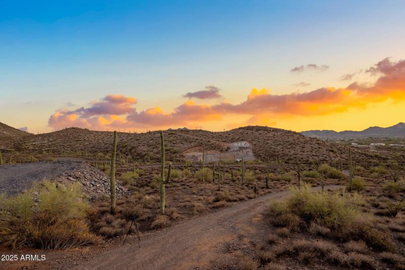 20 acres in Cave Creek