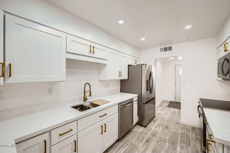 12021 North Riviera Court - Web Quality