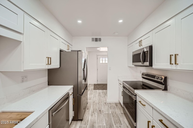 12021 North Riviera Court - Web Quality