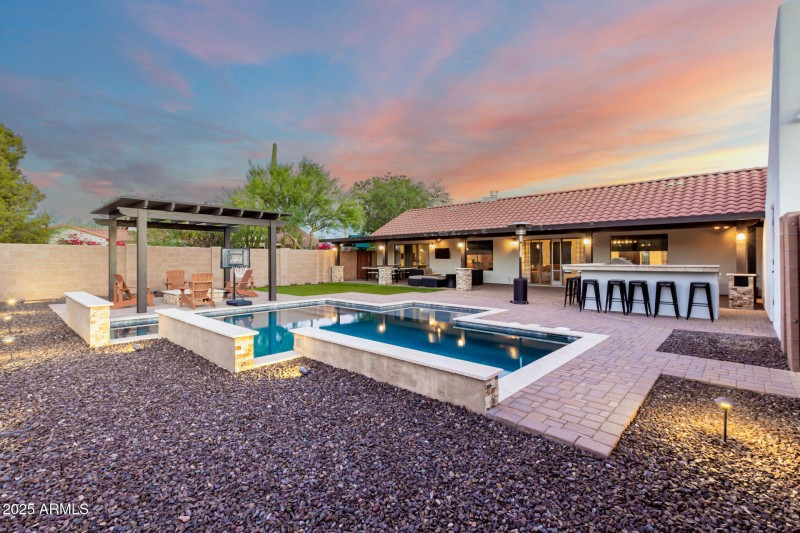 6632 E Calle De Las Estrellas Rd