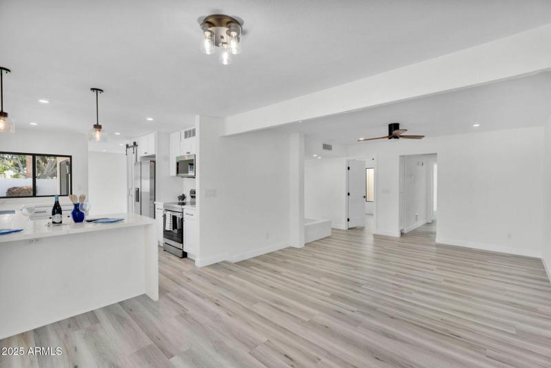 12-web-or-mls-4727 E Euclid Ave -14