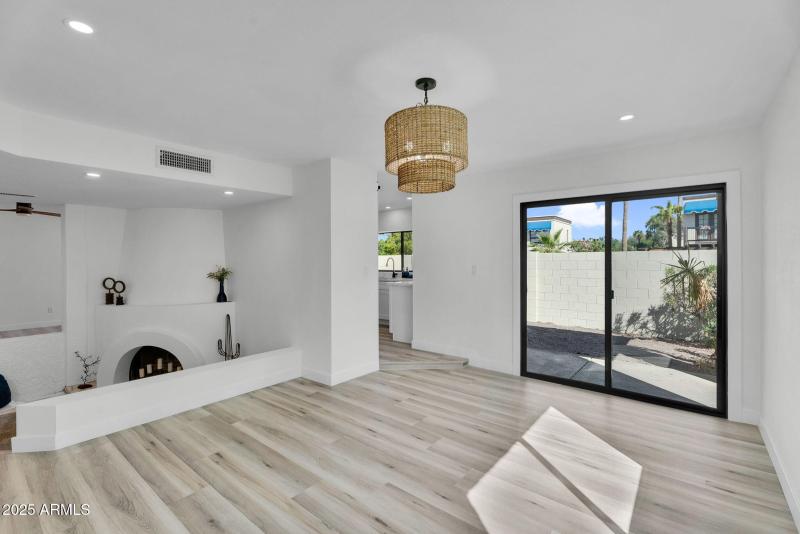 20-web-or-mls-4727 E Euclid Ave -20