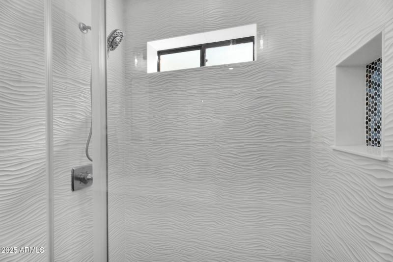 27-web-or-mls-4727 E Euclid Ave -29