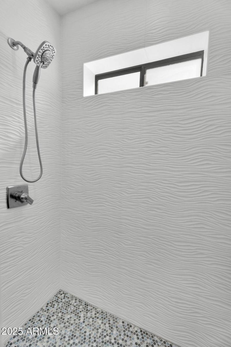 28-web-or-mls-4727 E Euclid Ave -30