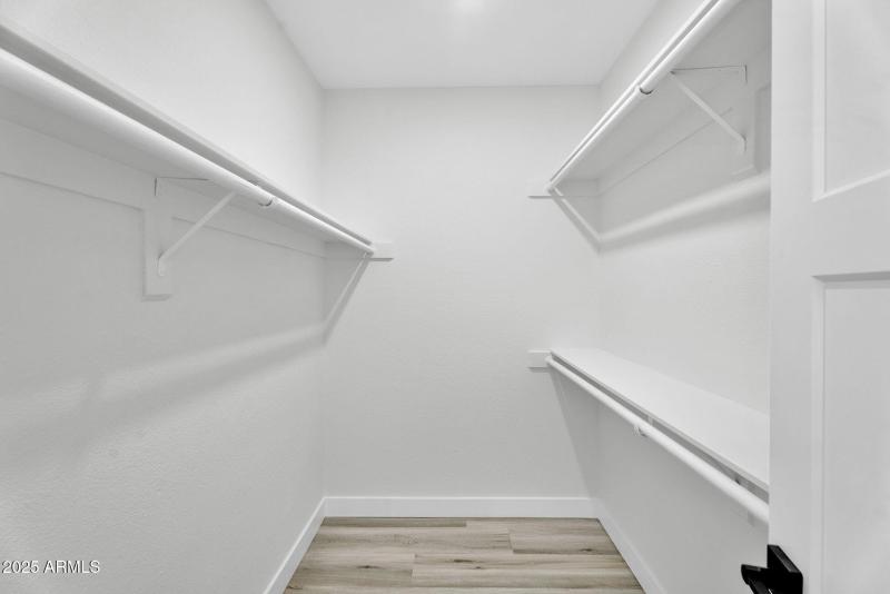 30-web-or-mls-4727 E Euclid Ave -26