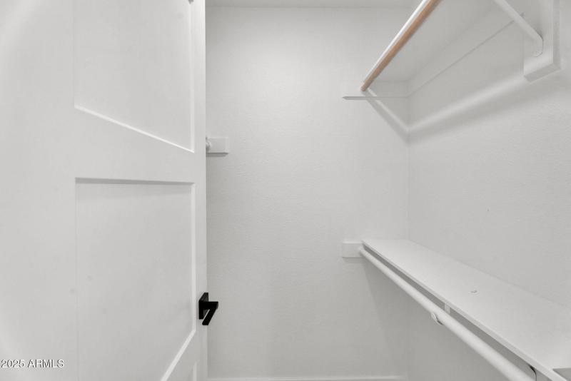 37-web-or-mls-4727 E Euclid Ave -37