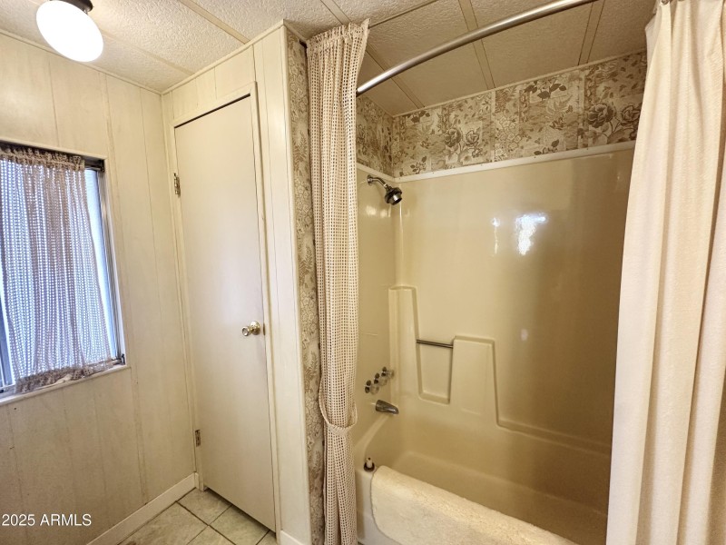 TUB/SHOWER