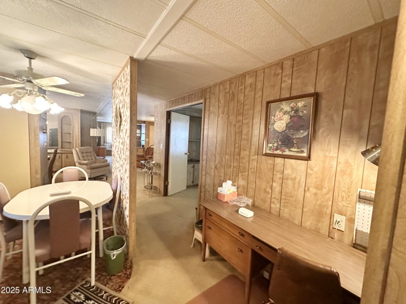 CORNER OFFICE NOOK