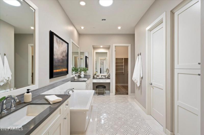 Ensuite Master Bathroom