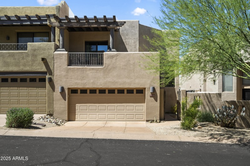 Charming lock & leave